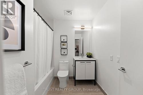 #603 -1808 St. Clair Ave W, Toronto, ON - Indoor Photo Showing Bathroom