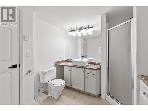 200 Hollywood Road N Unit# 101, Kelowna, BC - Indoor Photo Showing Bathroom