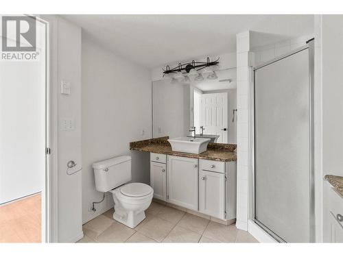 200 Hollywood Road N Unit# 101, Kelowna, BC - Indoor Photo Showing Bathroom