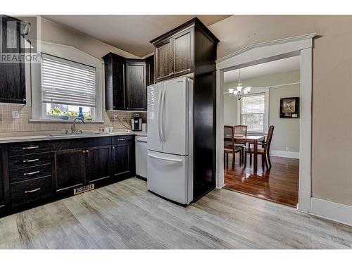 2703 39 Avenue, Vernon, BC - Indoor Photo Showing Kitchen