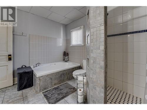 2703 39 Avenue, Vernon, BC - Indoor Photo Showing Bathroom