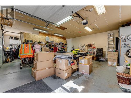 2703 39 Avenue, Vernon, BC - Indoor Photo Showing Garage