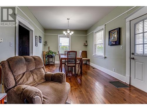 2703 39 Avenue, Vernon, BC - Indoor Photo Showing Living Room