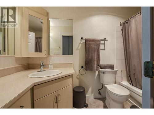 110 Skaha Place Unit# 410, Penticton, BC - Indoor Photo Showing Bathroom
