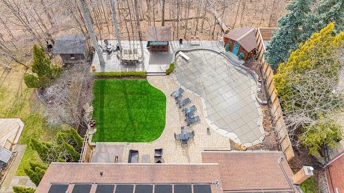 Artificial turn surrounds the salt water pool and backs onto a Ravine - 1652 Roundleaf Court, Burlington, ON - Outdoor
