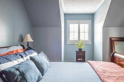 And faces the front of the house - 1652 Roundleaf Court, Burlington, ON - Indoor Photo Showing Bedroom