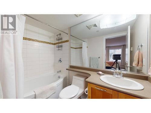551 Yates Road Unit# 301, Kelowna, BC - Indoor Photo Showing Bathroom