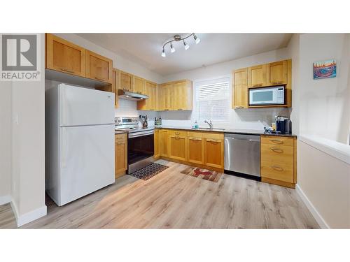 551 Yates Road Unit# 301, Kelowna, BC - Indoor Photo Showing Kitchen