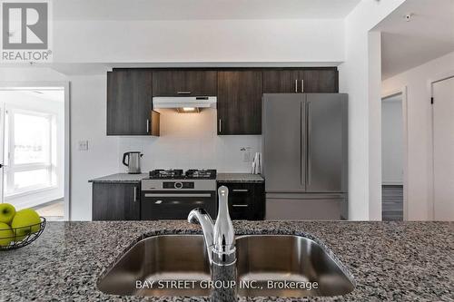 #302 -10 Culinary Lane, Barrie, ON - Indoor Photo Showing Kitchen With Double Sink With Upgraded Kitchen