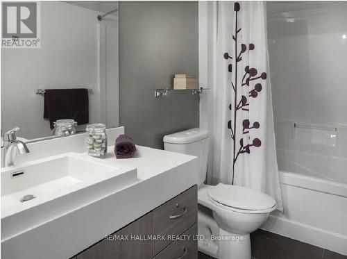 418 - 132 Berkeley Street, Toronto, ON - Indoor Photo Showing Bathroom