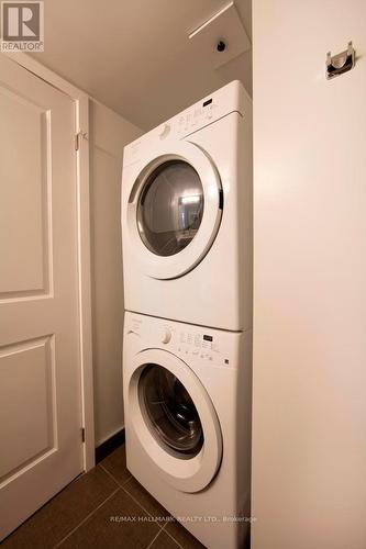 418 - 132 Berkeley Street, Toronto, ON - Indoor Photo Showing Laundry Room