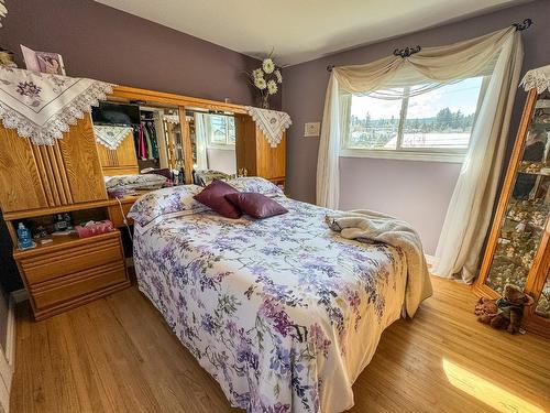 917 10Th Street S, Cranbrook, BC - Indoor Photo Showing Bedroom