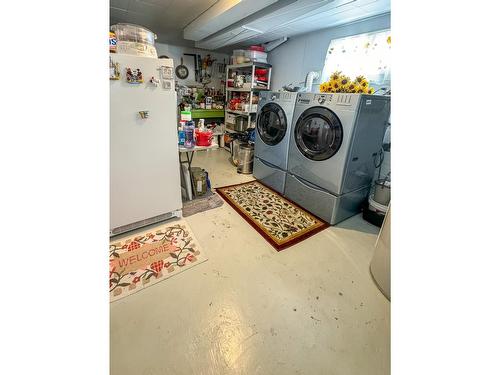 917 10Th Street S, Cranbrook, BC - Indoor Photo Showing Laundry Room