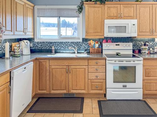 917 10Th Street S, Cranbrook, BC - Indoor Photo Showing Kitchen