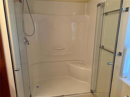 308-2045 Carrick St, Oak Bay, BC - Indoor Photo Showing Bathroom