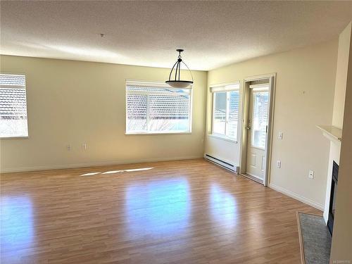 308-2045 Carrick St, Oak Bay, BC - Indoor Photo Showing Other Room