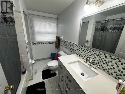 Upper - 1003 Elgin Street N, Cambridge, ON - Indoor Photo Showing Bathroom