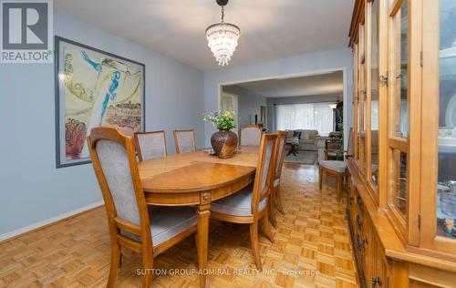 19 Maxwell Crt, Vaughan, ON - Indoor Photo Showing Dining Room