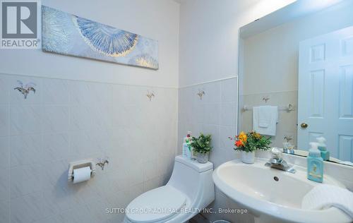 19 Maxwell Court, Vaughan, ON - Indoor Photo Showing Bathroom