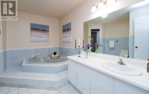 19 Maxwell Crt, Vaughan, ON - Indoor Photo Showing Bathroom