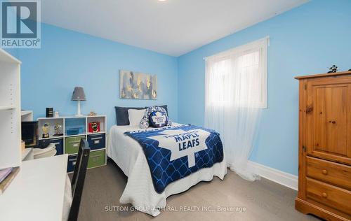 19 Maxwell Crt, Vaughan, ON - Indoor Photo Showing Bedroom