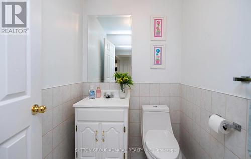 19 Maxwell Crt, Vaughan, ON - Indoor Photo Showing Bathroom
