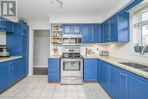 22 Falconridge Drive, Hamilton, ON - Indoor Photo Showing Kitchen