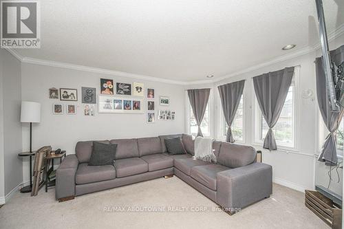 22 Falconridge Dr, Hamilton, ON - Indoor Photo Showing Living Room