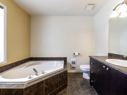 Salle de bains - 210 Rue Laurier, Vaudreuil-Dorion, QC - Indoor Photo Showing Bathroom