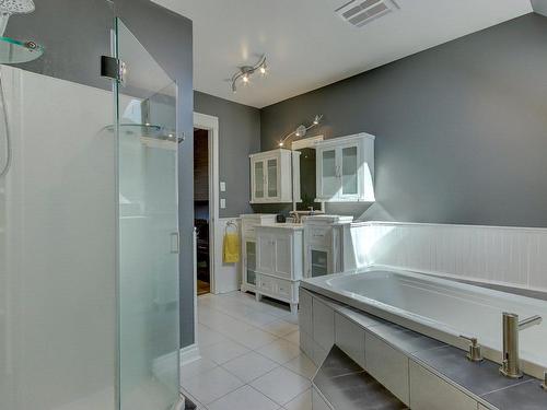 Salle de bains - 192 Rue St-Alexandre, Saint-Constant, QC - Indoor Photo Showing Bathroom