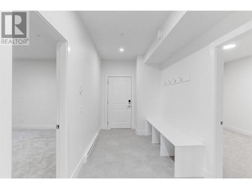 5075 Snowbird Way Unit# 8B, Big White, BC - Indoor Photo Showing Other Room