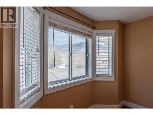 615 6Th Avenue Unit# 2, Keremeos, BC - Indoor Photo Showing Other Room