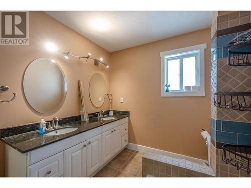 615 6Th Avenue Unit# 2, Keremeos, BC - Indoor Photo Showing Bathroom