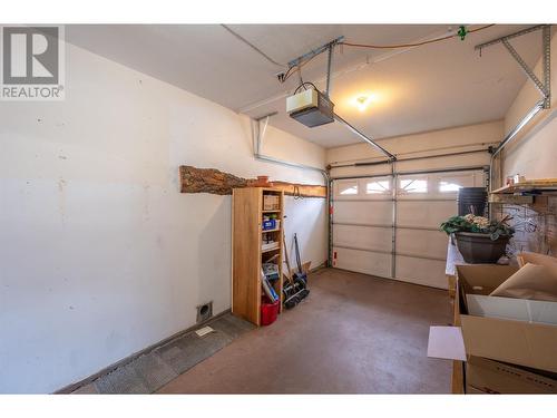 615 6Th Avenue Unit# 2, Keremeos, BC - Indoor Photo Showing Garage