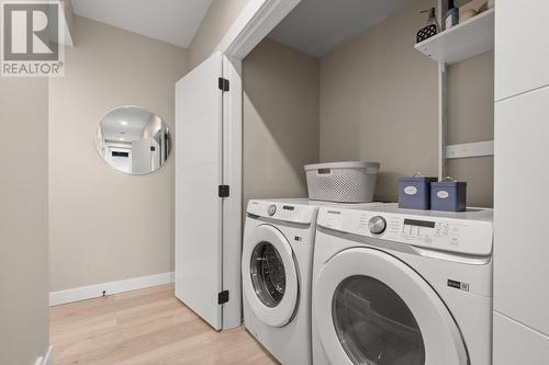 3220 Hilltown Drive Unit# 20, Kelowna, BC - Indoor Photo Showing Laundry Room