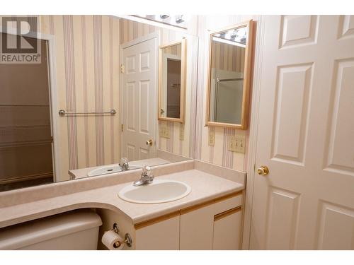 Unit #215, 4630 Ponderosa Drive, Peachland, BC - Indoor Photo Showing Bathroom