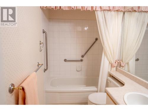 Unit #215, 4630 Ponderosa Drive, Peachland, BC - Indoor Photo Showing Bathroom