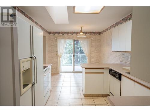 Unit #215, 4630 Ponderosa Drive, Peachland, BC - Indoor Photo Showing Kitchen