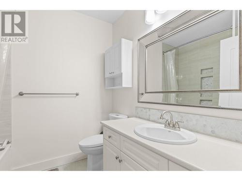 2325 Silver Place Unit# 16, Kelowna, BC - Indoor Photo Showing Bathroom