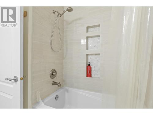 2325 Silver Place Unit# 16, Kelowna, BC - Indoor Photo Showing Bathroom