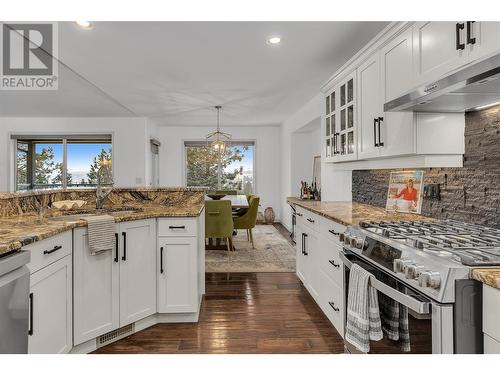 3512 Ridge Boulevard Unit# 17, West Kelowna, BC - Indoor Photo Showing Kitchen With Upgraded Kitchen