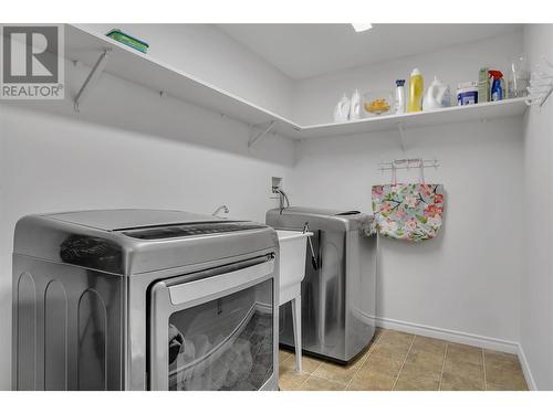 3512 Ridge Boulevard Unit# 17, West Kelowna, BC - Indoor Photo Showing Laundry Room