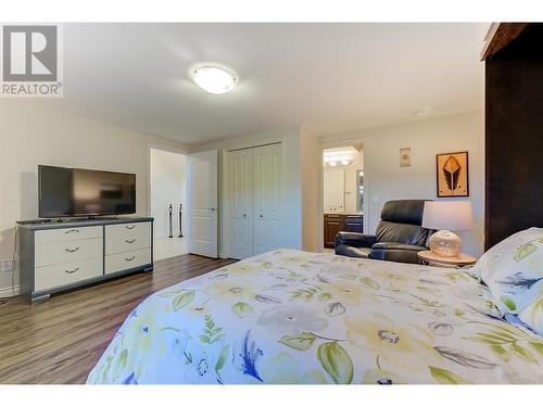 5165 Trepanier Bench Road Unit# 206, Peachland, BC - Indoor Photo Showing Bedroom