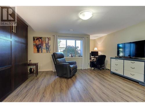5165 Trepanier Bench Road Unit# 206, Peachland, BC - Indoor Photo Showing Living Room