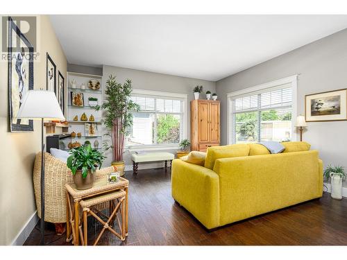 3606 25Th Avenue Unit# 101, Vernon, BC - Indoor Photo Showing Living Room