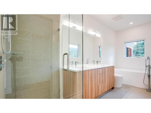 9845 Eastside Road Unit# 25, Vernon, BC - Indoor Photo Showing Bathroom