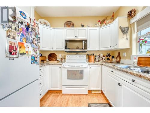 9800 Turner Street Unit# 63, Summerland, BC - Indoor Photo Showing Kitchen