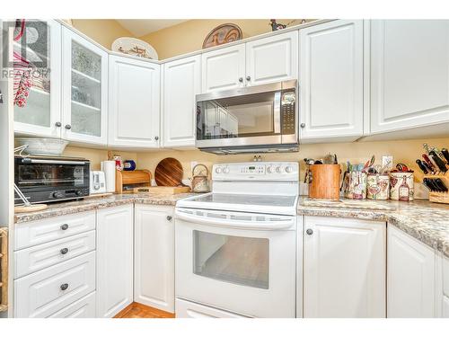 9800 Turner Street Unit# 63, Summerland, BC - Indoor Photo Showing Kitchen