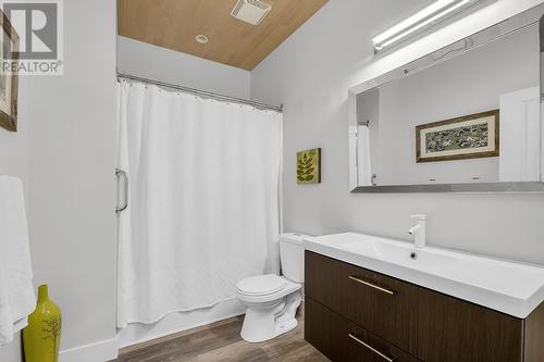 1865 Begbie Road Unit# 7, Kelowna, BC - Indoor Photo Showing Bathroom