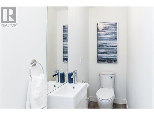 610 Academy Way Unit# 30, Kelowna, BC - Indoor Photo Showing Bathroom